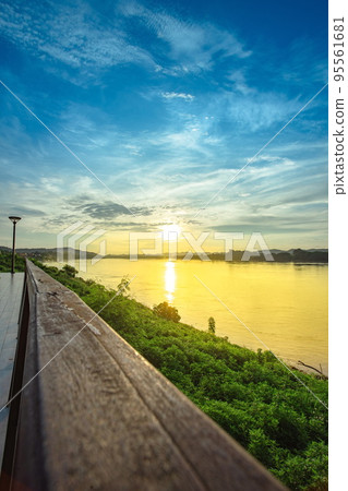 Sunset at Chiang Khan, Loei Province, Thailand. 95561681