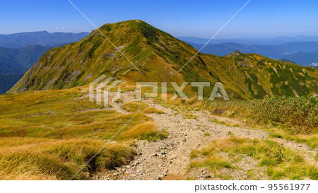 秋天的谷川山脈和重倉山的山脈和山脊的絕景 95561977