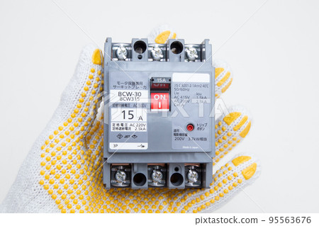 Breaker 95563676