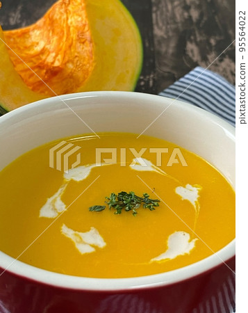 Pumpkin soup 95564022