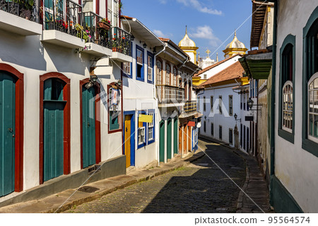 Bucolic street with old colonial-style houses and cobblestones in Ouro Preto Bucolic street with old colonial-style houses and cobblestones in Ouro Preto 95564574