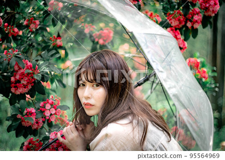 雨季,雨傘,鮮花和女人 雨季,雨傘,鮮花和女人 95564969
