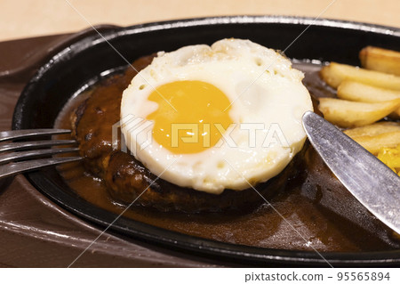 美味的煎蛋漢堡 95565894
