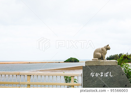 西表島中間橋上的西表野貓雕像 西表島中間橋上的西表野貓雕像 95566003