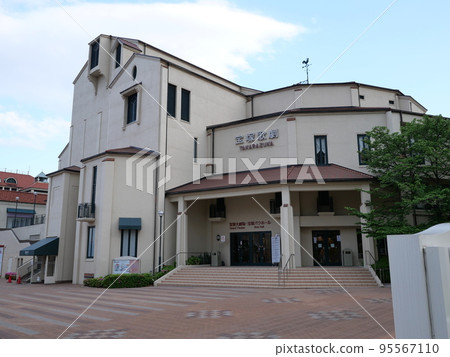 Takarazuka Grand Theater Takarazuka Grand Theater 95567110