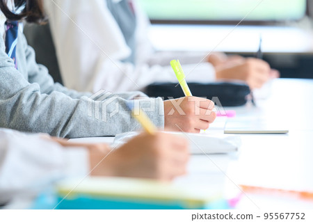 Male and female junior high school students studying body parts faceless Male and female junior high school students studying body parts faceless 95567752