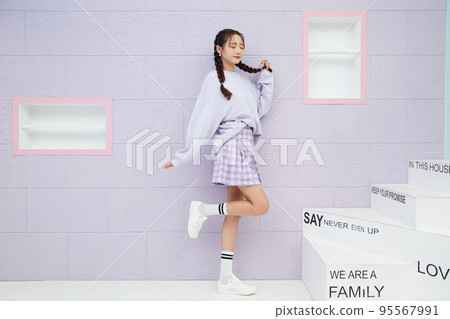 Cute portrait of young woman in sporty fashion 95567991