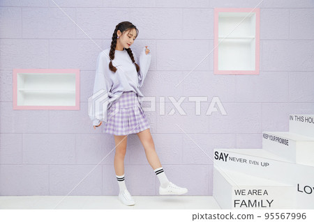 Cute portrait of young woman in sporty fashion 95567996