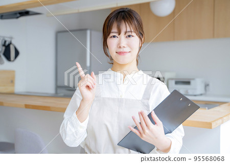 Housekeeping home helper female Housekeeping home helper female 95568068