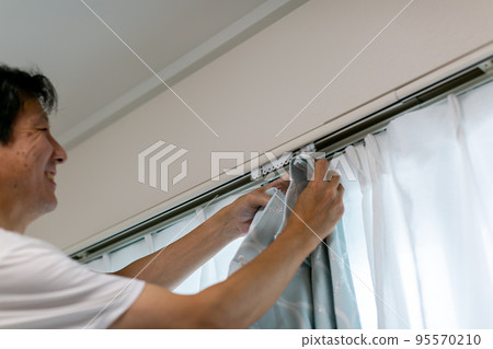 Curtain rail maintenance Curtain rail maintenance 95570210