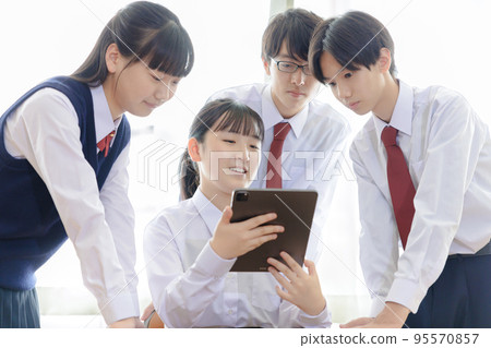 students using tablet devices 95570857