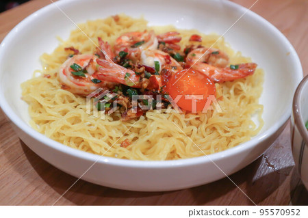 noodles or shrimp noodles , seafood noodles or noodles without soup noodles or shrimp noodles , seafood noodles or noodles without soup 95570952