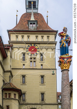 Fountain in the old town of Bern Fountain in the old town of Bern 95574239