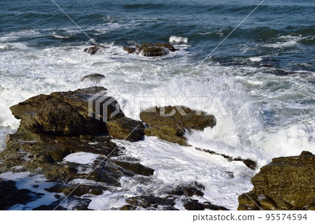 Rough waves of rocky place Shonai, Yamagata Prefecture Sea of Japan 95574594