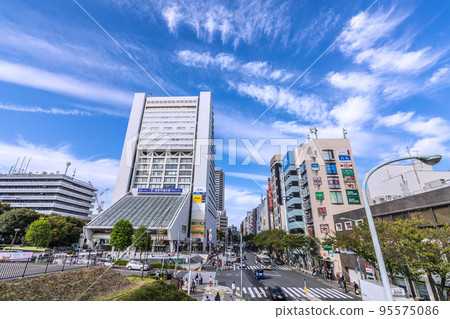 日本東京城市景觀 看中野站前的中野太陽廣場和城市景觀 = 10 月 23 日 95575086