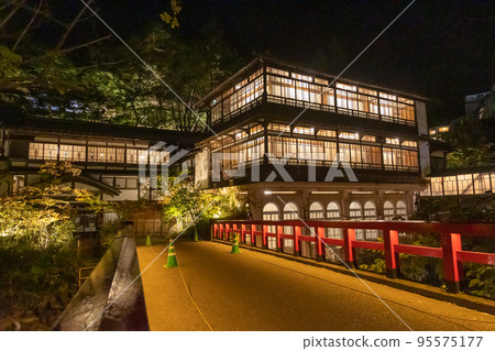 志摩溫泉關前館本館夜景 志摩溫泉關前館本館夜景 95575177