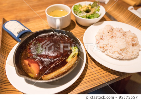 hamburger   95575557