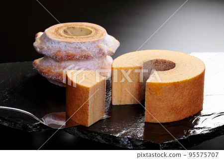 2 types of Baumkuchen 95575707