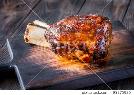 Cooked ham hock 95575920