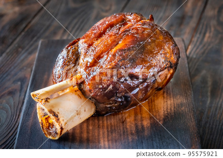 Cooked ham hock Cooked ham hock 95575921