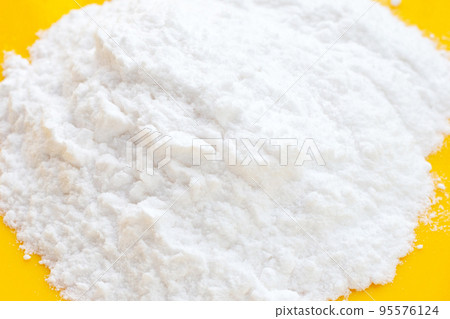 Baking soda on yellow background. 95576124