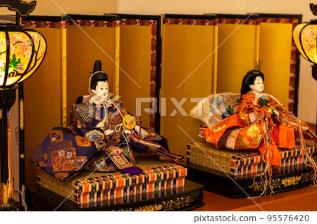 Hina doll's inner back chick 95576420