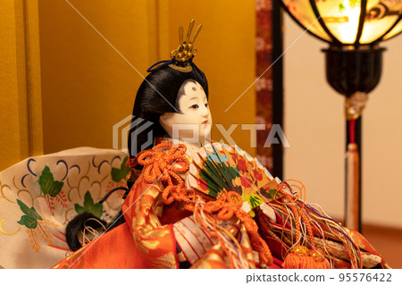 穿著漂亮和服的娃娃 95576422