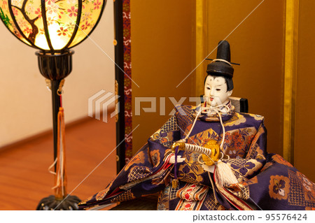 Hina娃娃和紙燈籠 95576424