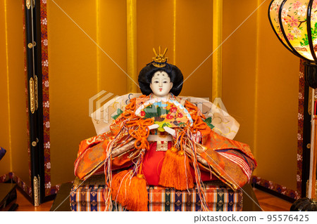 從前面看到的 Hina 娃娃 95576425