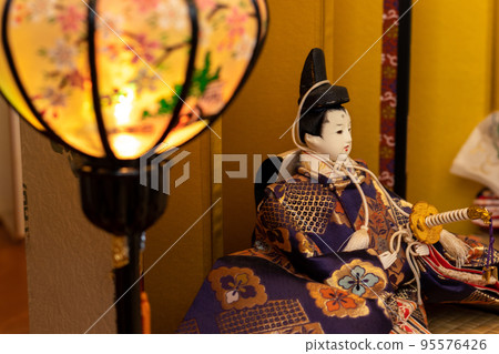 Hina娃娃和紙燈籠 95576426