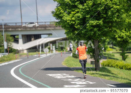 Teganuma Cycling Road in early summer with matching green and orange uniforms Teganuma Cycling Road in early summer with matching green and orange uniforms 95577070