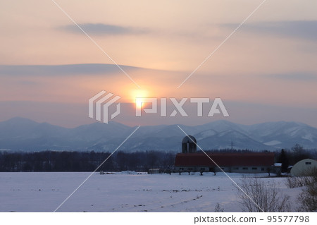 Scenery with farms in the Tokachi region of Hokkaido Scenery with farms in the Tokachi region of Hokkaido 95577798