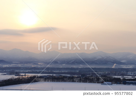 Scenery with farms in the Tokachi region of Hokkaido 95577802