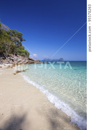 Beautiful views on the beach in Koh Ngai, Krabi Province, Thailand. 95578263