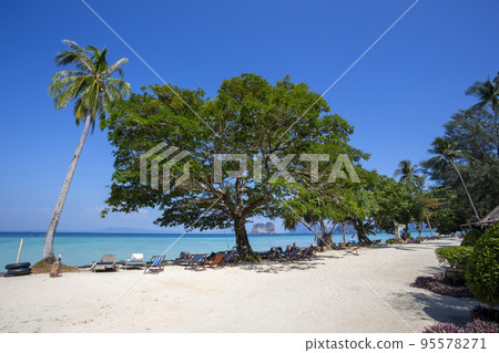 Beautiful views on the beach in Koh Ngai, Krabi Province, Thailand. 95578271