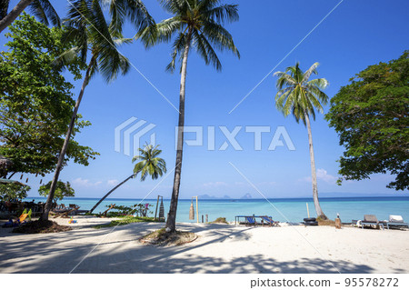 Beautiful views on the beach in Koh Ngai, Krabi Province, Thailand. 95578272