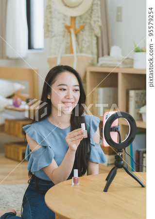 Live commerce 95579254