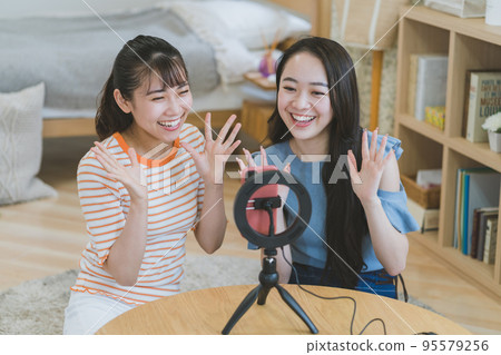 女生 女孩 女性 95579256