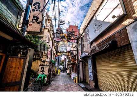 日本東京城市景觀看與中野太陽購物中心商店街相連的第三條街等 = 10 月 23 日 95579352