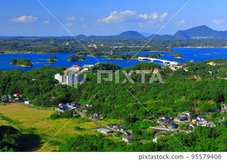 [Kumamoto Prefecture] Amakusa Matsushima in fine weather (Amakusa Pearl Line) 95579406