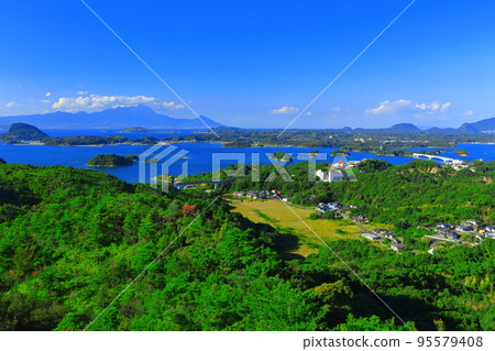 [Kumamoto Prefecture] Amakusa Matsushima in fine weather (Amakusa Pearl Line) 95579408