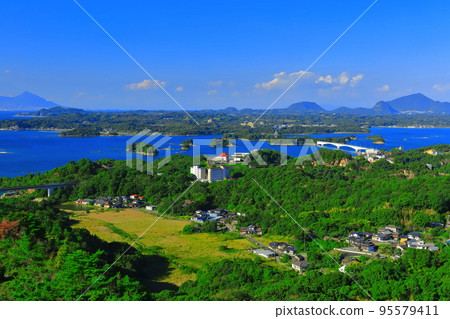 [Kumamoto Prefecture] Amakusa Matsushima in fine weather (Amakusa Pearl Line) 95579411