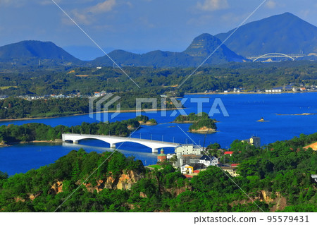[Kumamoto Prefecture] Amakusa Matsushima in fine weather (Amakusa Pearl Line) 95579431