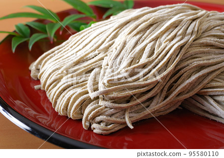 Fresh soba handmade by artisans 95580110