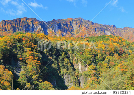 從Wayama Onsen看到的Torikatsu山 95580324