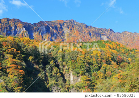 從Wayama Onsen看到的Torikatsu山 95580325