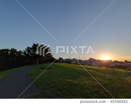 The day when the sun sets is over, thank you The day when the sun sets is over, thank you 95580882