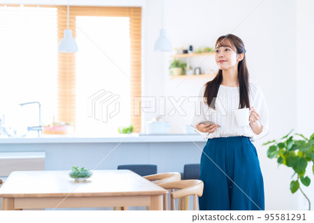 Female housewife kitchen home dining lifestyle Female housewife kitchen home dining lifestyle 95581291