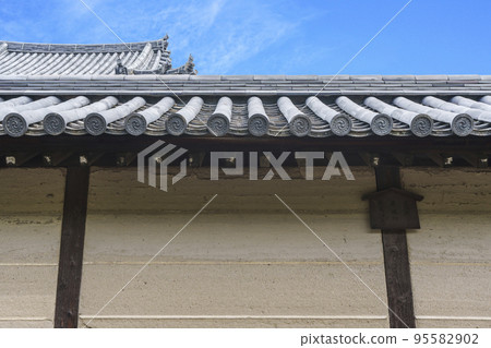 Horyu-ji Temple's atmospheric clay walls (Ikaruga-cho, Ikoma-gun, Nara Prefecture) Horyu-ji Temple's atmospheric clay walls (Ikaruga-cho, Ikoma-gun, Nara Prefecture) 95582902