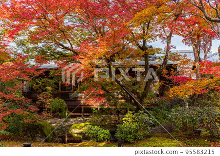 Autumn in Kyoto Saga Arashiyama Hogon-in with autumn leaves Shishiku no Niwa Shoin 95583215